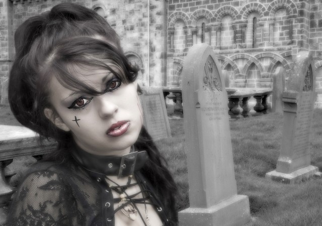 07-Graveyard Chic